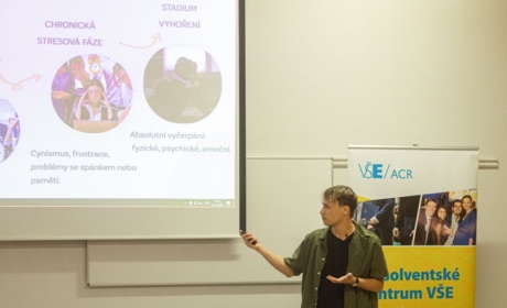 Ohlédnutí za Absolventskou středou FPH: S Davidem Arturem Fiedlerem o vyhoření