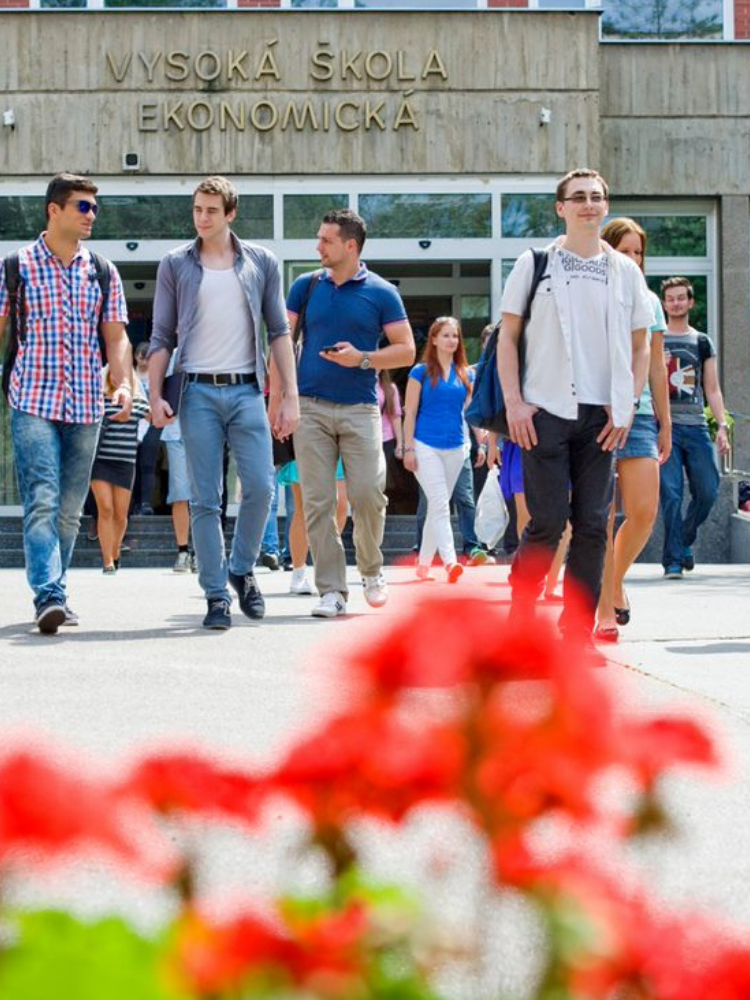 Otevíráme brány novým studentům – Podávání přihlášek na FPH /3.12. – 30.4./